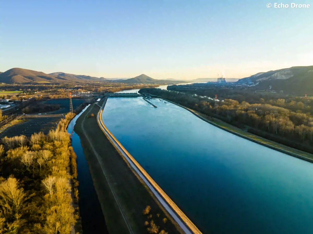 Photo rhone et infrastructures CNR Photo aérienne du rhone dans la Drôme avec vu sur l'ardeche