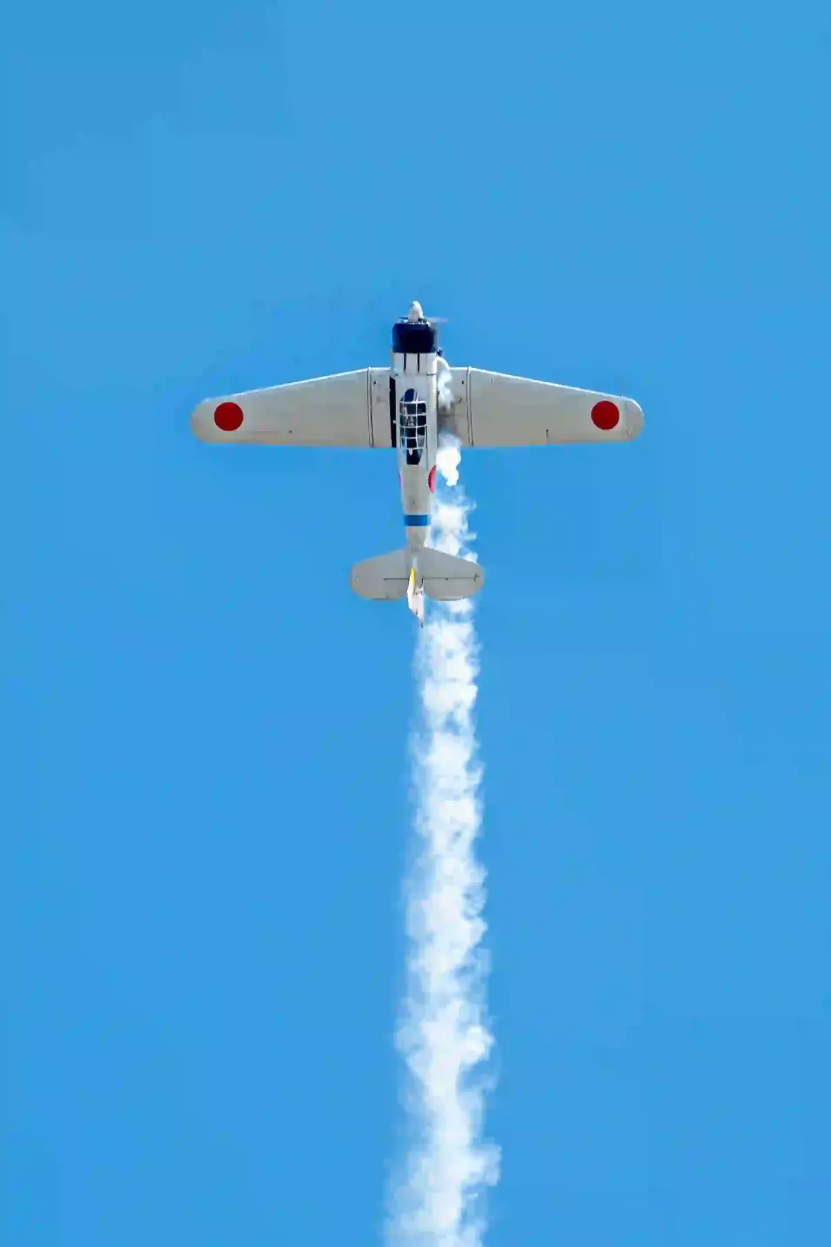 Zéro en vol Photo d'avion avec fumées